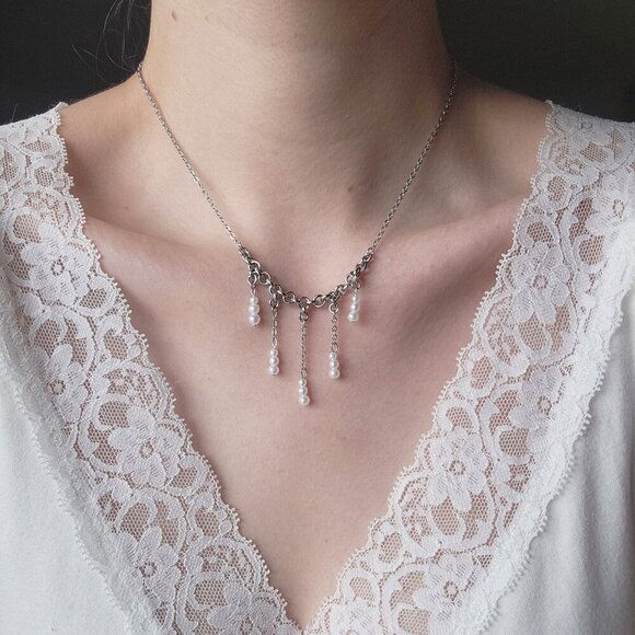 Vintage Victorian white pearl chandelier necklace with a small silver chain - Picture 4 of 9